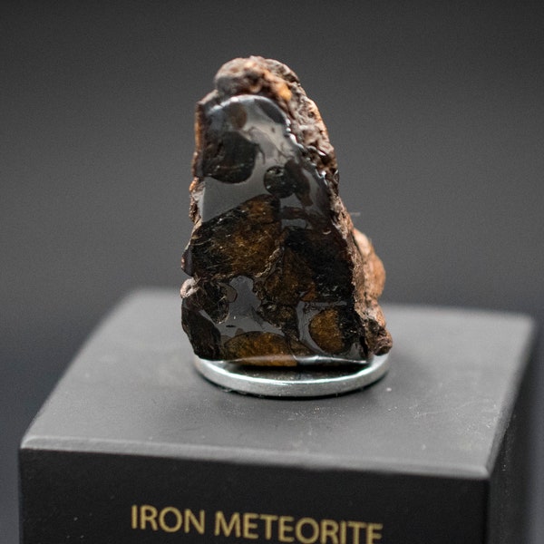 Meteorite SERICHO, Pallasite Kenya, Iron Meteorite, Great Acquisition for Collectors, Space, Amazing gift, with stand, design statuette