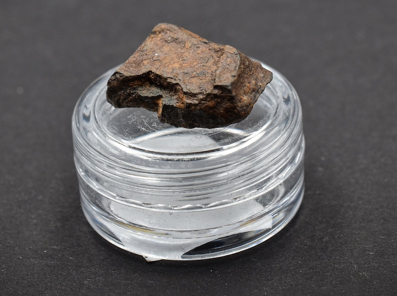 Amazing gift design statuette Saharan Desert NWA Stony Meteorite 4,15 g Great for Collectors Space NonCom Ordinary Chondrites