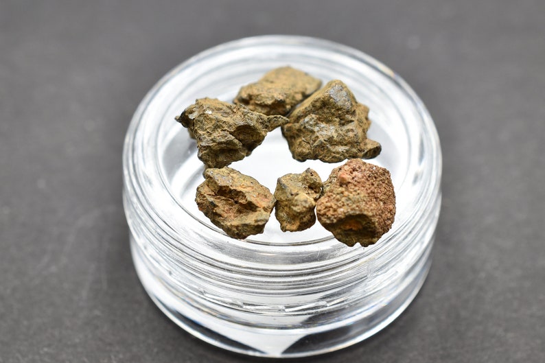 Great for Collectors NonCom Saharan Desert Space Amazing gift design statuette Ordinary Chondrites NWA Stony Meteorite 2 g