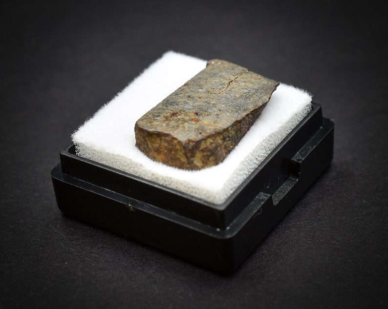 Space NWA Stony Meteorite 2,52 g Ordinary Chondrites Great for Collectors Saharan Desert NonCom Amazing gift design statuette