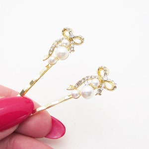 Delicate Gold Hair Clips, Set of 2 Hair Clips for Bride, Wedding Day Hair Pins, Pearl Hair Clips for Wedding, Bridal Bobby Hair Pins