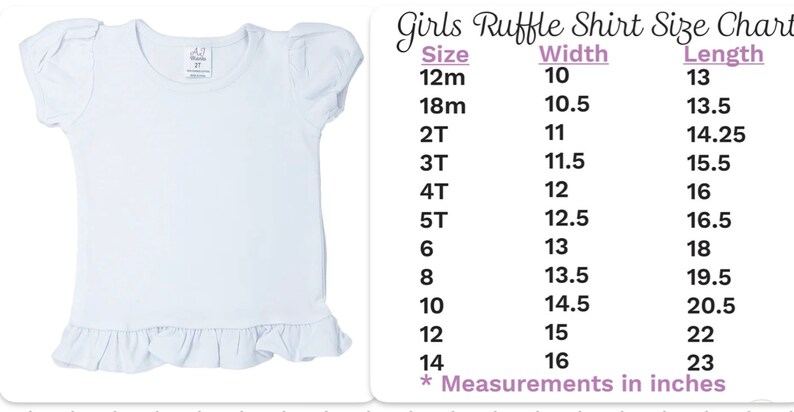 Op de afbeelding: Wit meisjes ruffle shirt met korte, gepofte mouwen en een gerimpelde zoom. De maattabel toont de afmetingen in inches voor verschillende maten, van 12 maanden tot maat 14.
