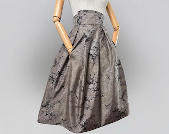 Gefaltener Seiden Wickelrock mit Taschen. Vintage Handgewebter Dorozome Oshima Tsumugi Stoff