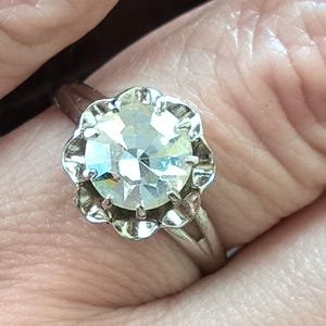 Bague scintillante Art déco antique des années 1930 en métal argenté et verre blanc