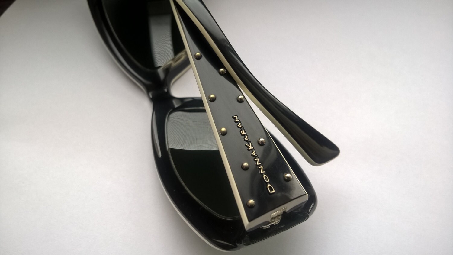 Donna Karan Sleek Black vintage Sunglasses Vintage Rectangular Sunglasses – CuratedBuyChloé main image 3
