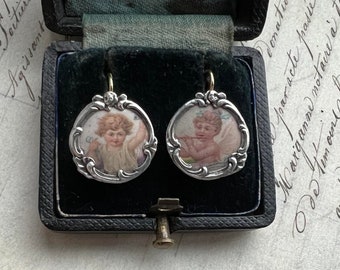 Brincos de papel com argolas de latão em prata esterlina Art Nouveau dos anos 1900, lindos querubins e anjos