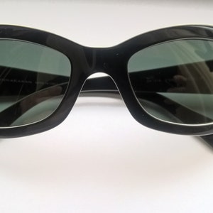 Vintage Donna Karan Women&#39;s Black And White Frame Dark Green Plastic Sunglasses