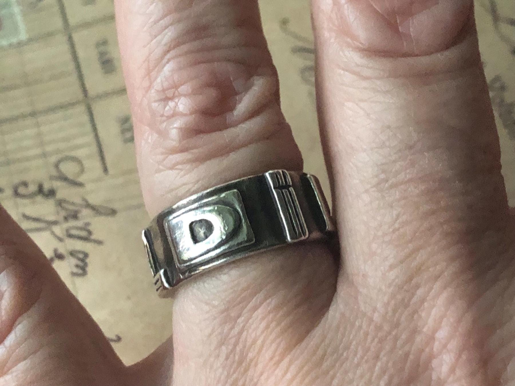 【DIESEL】D Logo Sterling Silver Band Ring Amazon.com: Diesel Men's Silver Stainless Steel Logo Band