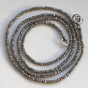 Halskette im Antik-Stil, viktorianische Perlen aus geschliffenem Stahl, Sterlingsilber-Verschluss, 44 cm lange Kette ohne Anhänger