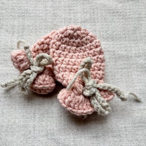 Handcrafted Crochet Baby Mittens - Soft and Cozy Newborn Mittens - No-Scratch Baby Gloves - Gender-Neutral Baby Gift - Baby Shower Gift Set