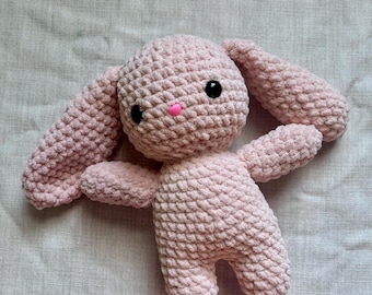 Conejito de peluche de ganchillo / Conejito amigurumi hecho a mano / Conejo suave y tierno / Regalo para guardería / Regalo para amantes de los conejos / Juguete de peluche acogedor / Conejito de Pascua