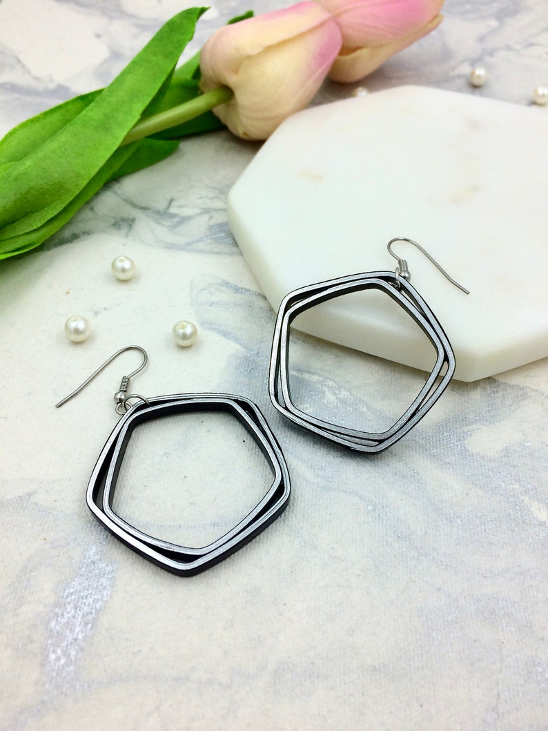 Silver quilled earrings, first anniversary gift for her, Paper quilling jewelry, Pentagon Geometric minimal earrings, 30th birthday gift image 2