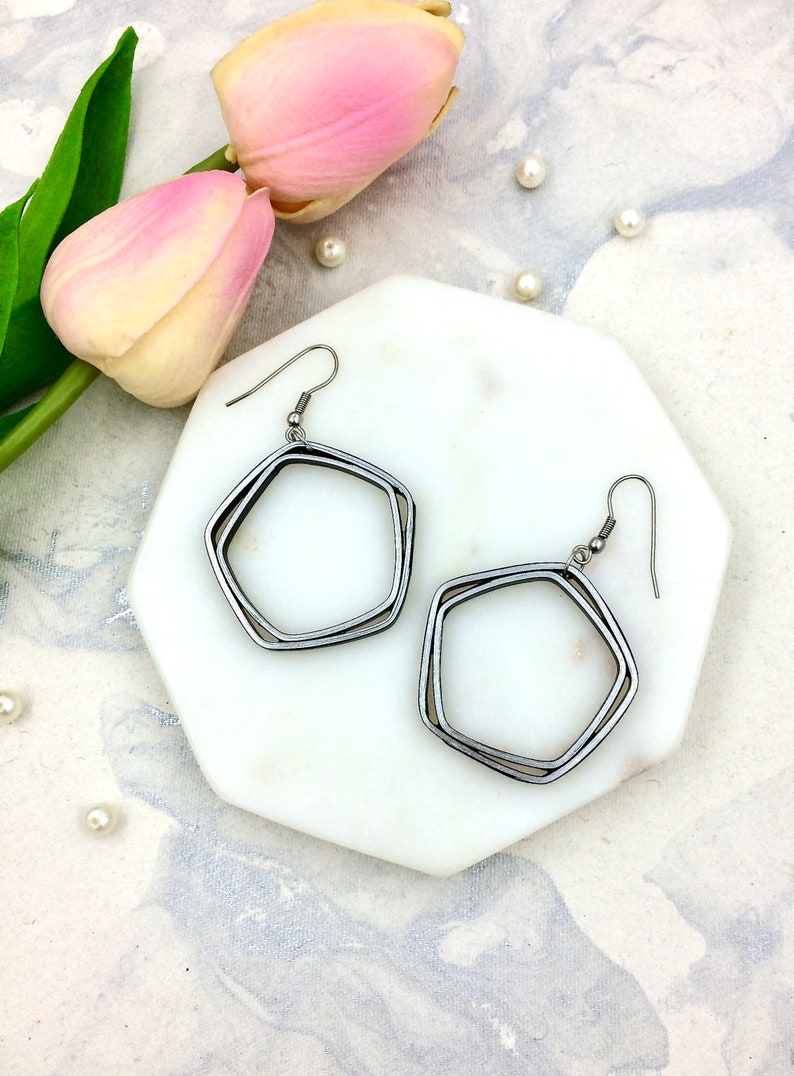 Silver quilled earrings, first anniversary gift for her, Paper quilling jewelry, Pentagon Geometric minimal earrings, 30th birthday gift image 3