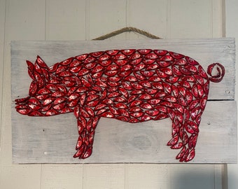Pig Beer Cap Wall Art, Rustic Farmhouse Decor (20x12 in)
