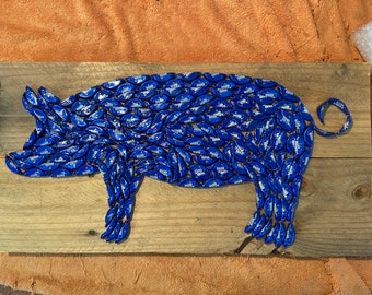 Pig Beer Cap Wall Art, Rustic Wood Decor (20x10.5)