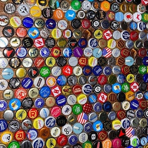 200 [[Assorted♥ KEINE DELLEN! Bierflaschenverschlüsse, Flaschendeckel Lot für Bastelbedarf, Bierflaschen-Sortiment, Bierkarten-Kappen, Craft-Flaschenverschlüsse