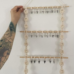 The Daisy Chain Bow Holder