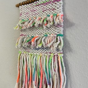 The Rainbow Loom Weaving