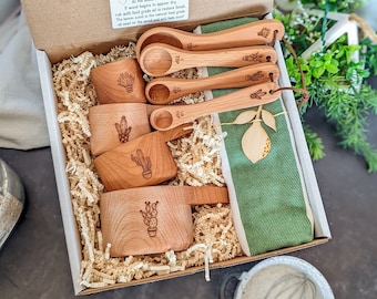 Gift box, Wood measuring cups, Measuring spoons, Cactus, Baking gifts, 40th birthday gifts for women,