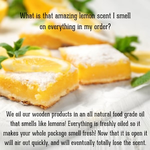 Puede incluir: Primer plano de barras de lim&oacute;n espolvoreadas con az&uacute;car glas, adornadas con hojas de menta y rodajas de lim&oacute;n. El texto dice: "&iquest;Qu&eacute; es ese incre&iacute;ble aroma a lim&oacute;n que huelo en todo mi pedido?" y "&iexcl;Aceitamos nuestros productos de madera con un aceite natural de grado alimenticio que huele a limones!"