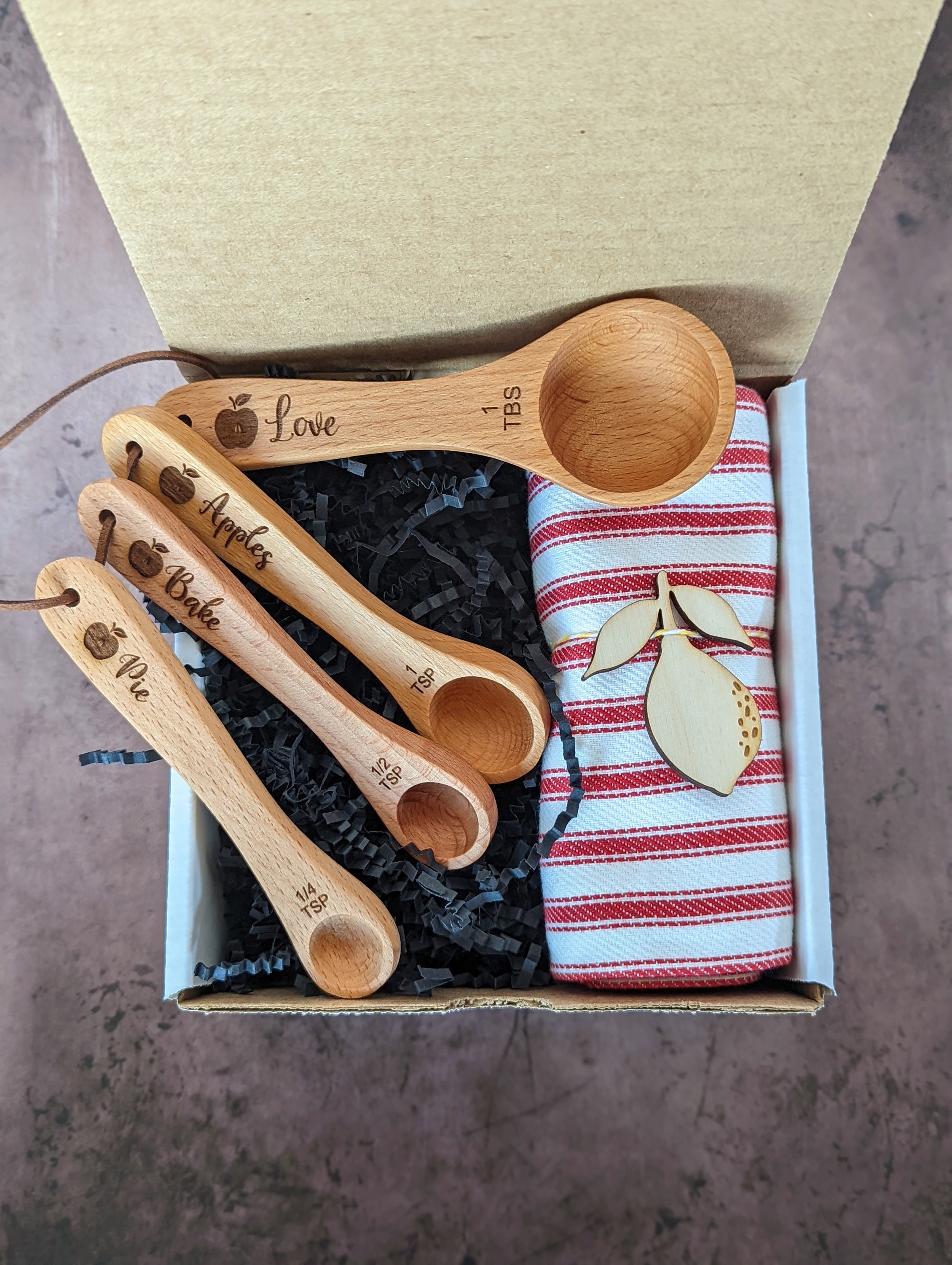 Bee gift box, Baking box, Wood measuring cups, Measuring spoons, Mothe –  AFewSpareMoments