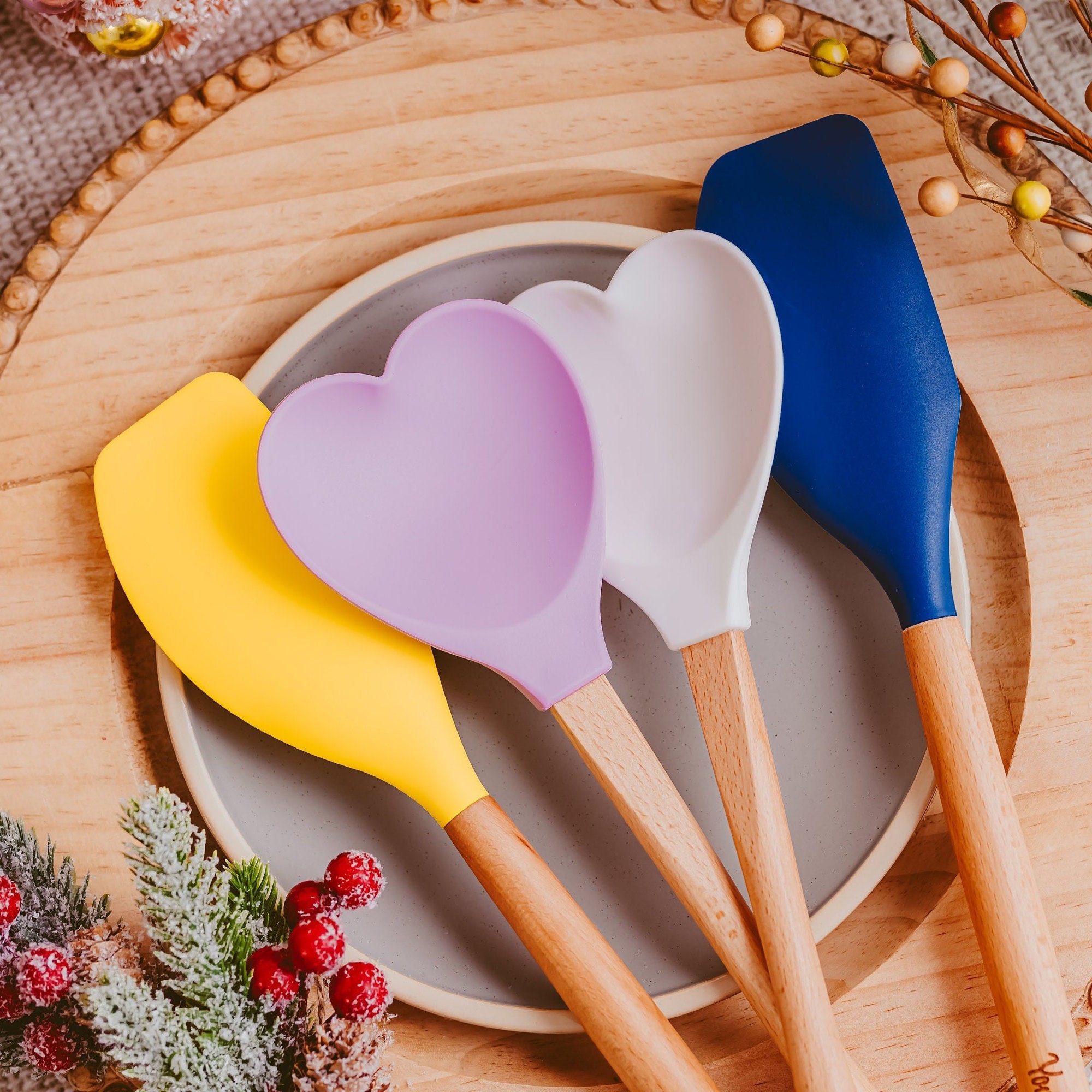 Icing Spatulas for Cake Decorating Baking Gifts for Her Mom Mother  Girlfriend Baker Bakery Kitchen Cooking Set of 2 Knives, Wood Handle 