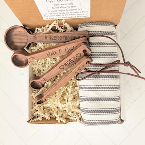 Personalized Measuring cups set: Wedding gift box for couple, Bridal shower gift basket image 19