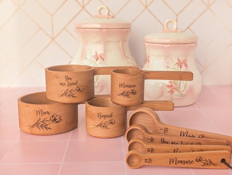 Caja de regalo personalizada para mamá con tazas y cucharas medidoras de parte de su hija, regalo para hornear y cocinar. imagen 6