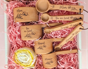 Personalized Mom giftbox of measuring cups and spoons from daughter, Baking cooking gift,