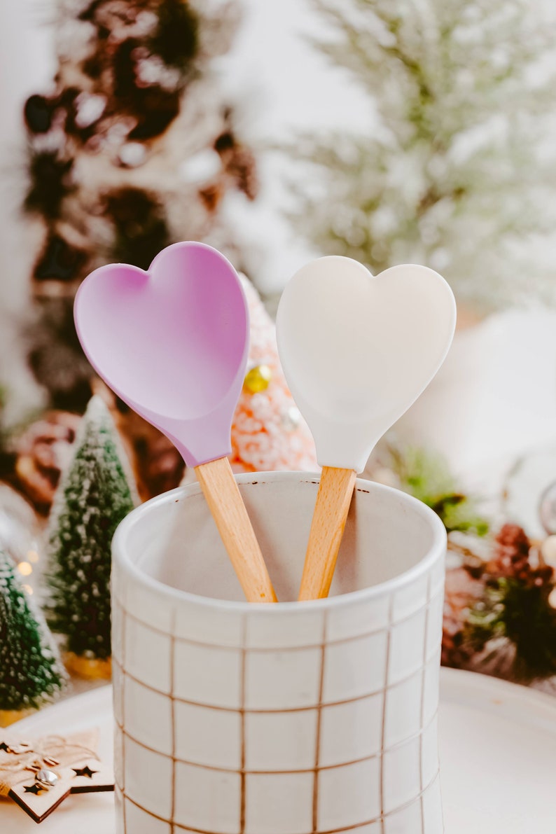 Heart spatulas in lavender and white