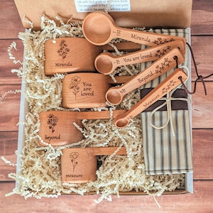 Measuring Cups and Spoons Laser Engraved Baking Set, Potholder, Useful gifts,