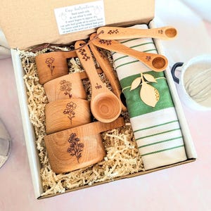 Beechwood Measuring Cup & Spoon Set: Floral Laser Engraved Baking Gift