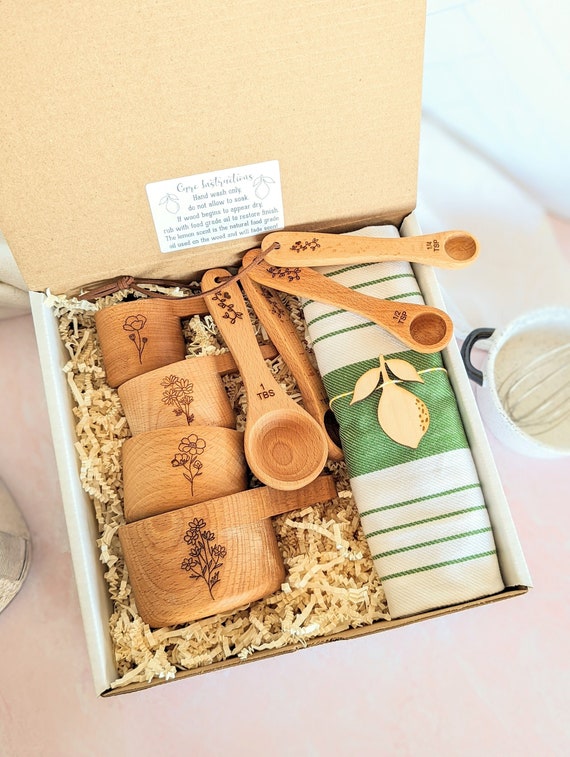 Baking box, Wood measuring cups, Measuring spoons, Baking gifts, Gifts for  bakers, Gifts for best friend female