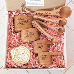 Personalized Mom giftbox of measuring cups and spoons from daughter, Baking cooking gift,
