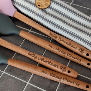 Espátula grabada: regalo de cumpleaños para panaderos, regalo único para anfitrionas, imagen 17