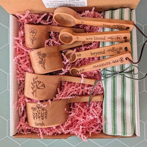 Mom birthday Gift Box for Baker, Measuring Cups & Spoons Baking Gift Set