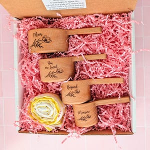 Caja de regalo personalizada para mamá con tazas y cucharas medidoras de parte de su hija, regalo para hornear y cocinar. imagen 18
