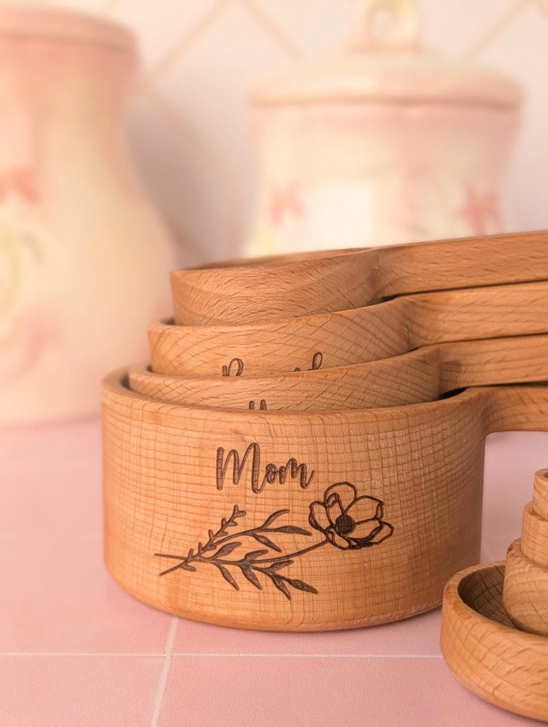 Caja de regalo personalizada para mamá con tazas y cucharas medidoras de parte de su hija, regalo para hornear y cocinar. imagen 9