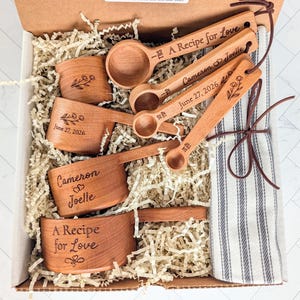 Tazas y cucharas medidoras de madera, regalo de boda para la pareja, regalo para la despedida de soltera