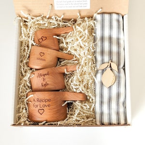 Measuring cups, Engagement gift box for couple, Bridal shower gift basket, Wedding gift for couple, Cups & Towel