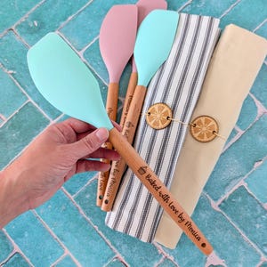 Espátula grabada: regalo de cumpleaños para panaderos, regalo único para anfitrionas, imagen 15