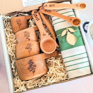 Beechwood Measuring Cup & Spoon Set: Floral Laser Engraved Baking Gift