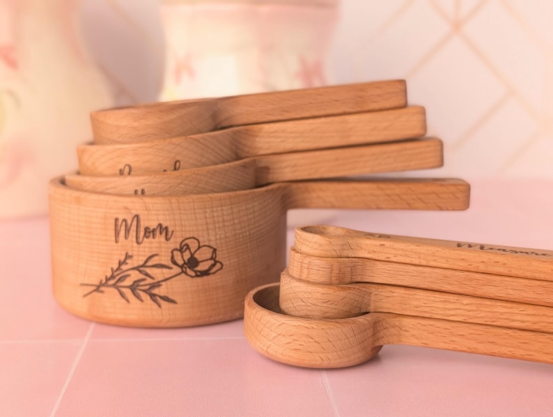 Caja de regalo personalizada para mamá con tazas y cucharas medidoras de parte de su hija, regalo para hornear y cocinar. imagen 8