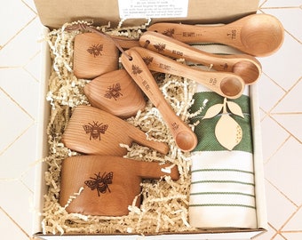 Baking box, Bee gifts, Bee hive, Measuring cups, Wood measuring spoons, Gift set for mom, Baking gifts,