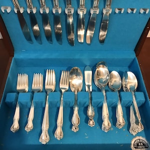 VTG Service for 8 Silver Plate Flatware Rogers Bros 48 Pieces In Original Box
