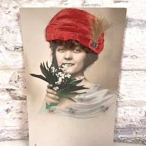 Postal fotográfica alemana teñida en 3D con pelo real y flores de sombrero en 3D