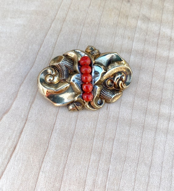 10k Victorian Gold Repousse Coral Brooch