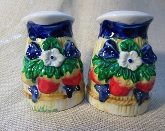 Cute Flower Salt and Pepper Shaker Set