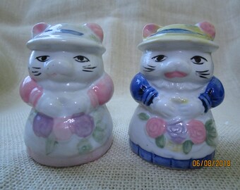 Cute Cat Salt and Pepper Shaker Set