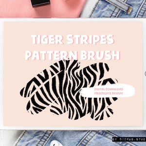 Könnte beinhalten: Ein digitaler Download für einen Procreate-Pinsel mit einem schwarz-weißen Tigerstreifenmuster. Der Text "TIGER STRIPES PATTERN BRUSH" ist in Pink auf einem hellrosa Hintergrund dargestellt.